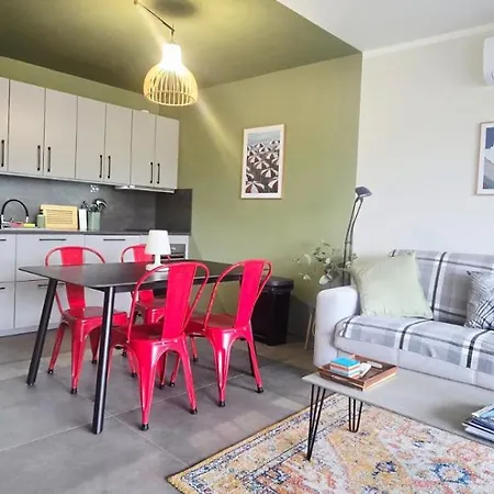 2 Dans Neuf, Terrasse Sud, Meuble Contemporain, Parking דירה