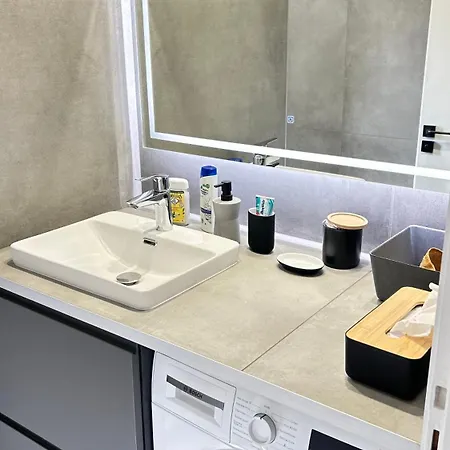 2 Dans Neuf, Terrasse Sud, Meuble Contemporain, Parking *