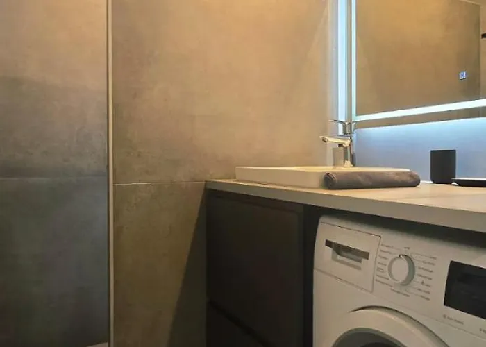 2 Dans Neuf, Terrasse Sud, Meublé Contemporain, Parking Appartement