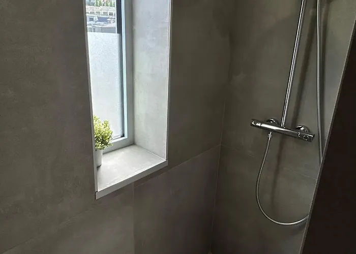 2 Dans Neuf, Terrasse Sud, Meublé Contemporain, Parking Appartement *