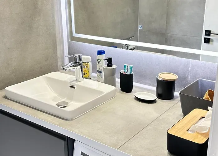 2 Dans Neuf, Terrasse Sud, Meublé Contemporain, Parking *