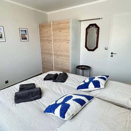 2 Dans Neuf, Terrasse Sud, Meuble Contemporain, Parking Apartment