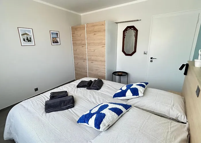 2 Dans Neuf, Terrasse Sud, Meuble Contemporain, Parking アパート